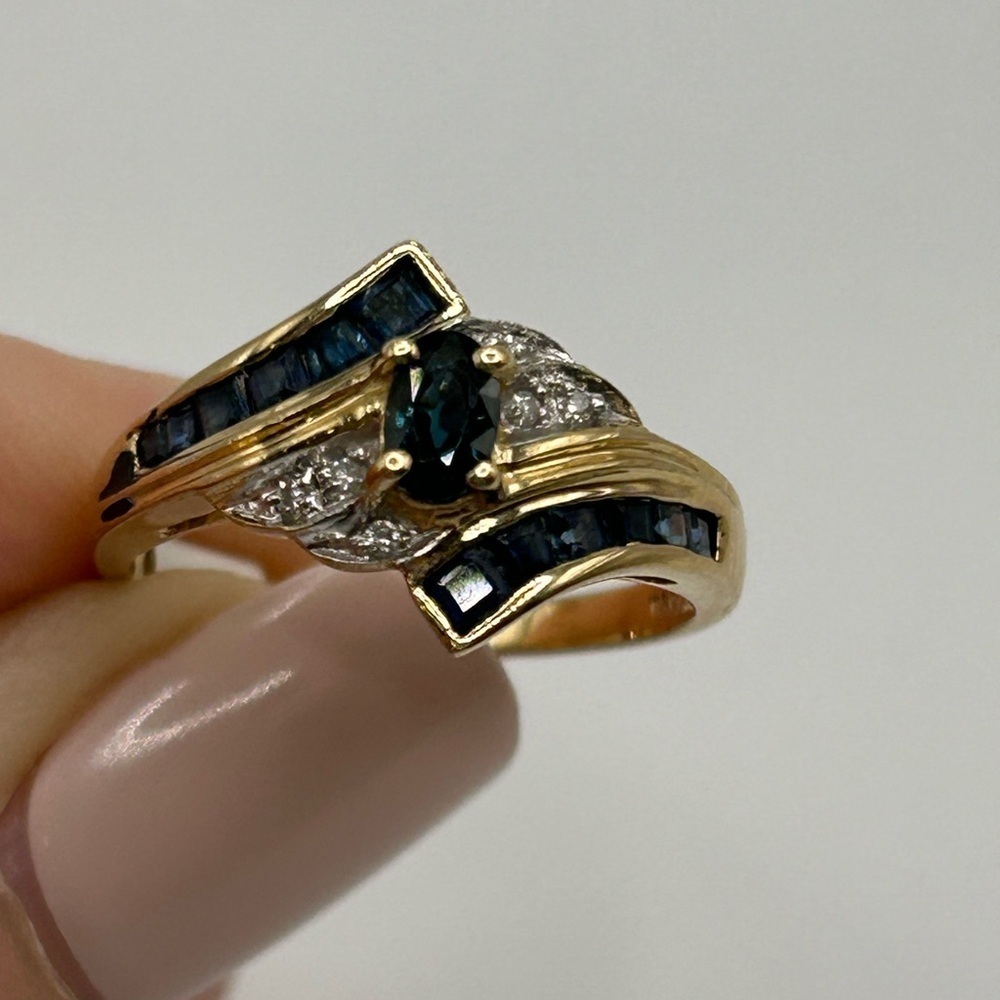 Estate 10k Yellow Gold Blue Sapphire Ring 2.5 Grams Size 6